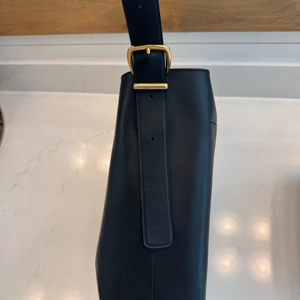 Madewell Essential Medium Bucket tote - Picture 6 of 11